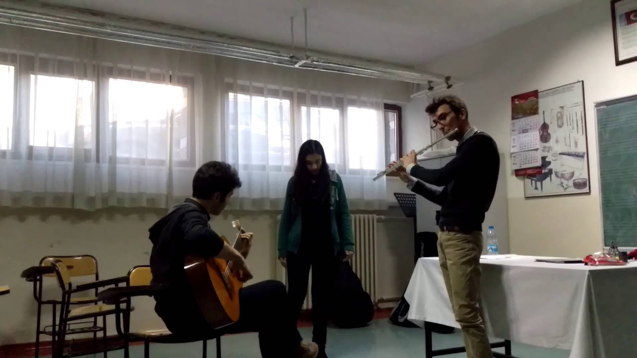 Bir Görüş Kabininde-Gitar-Yan Flüt
