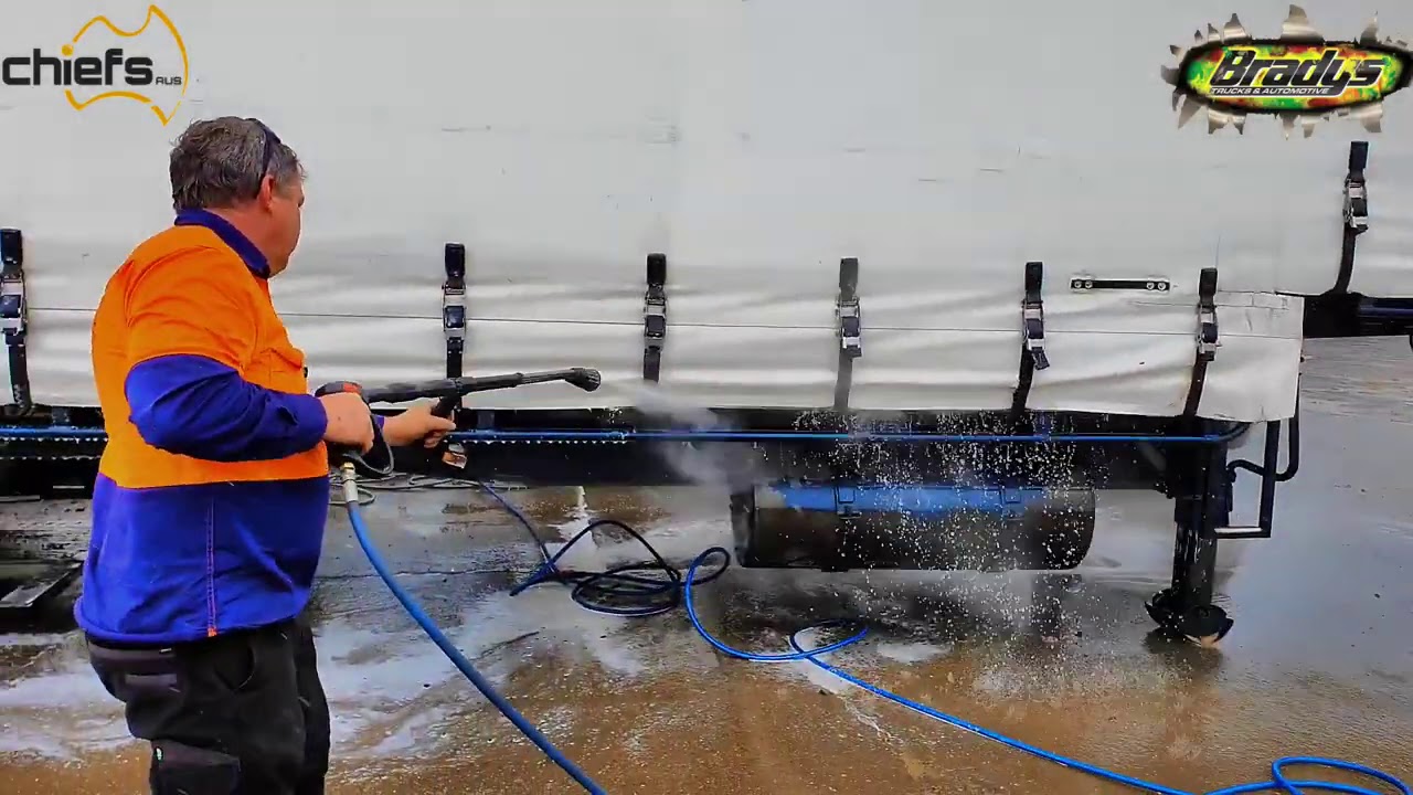 Using Kenotek Cargo 4100 to clean a trailer