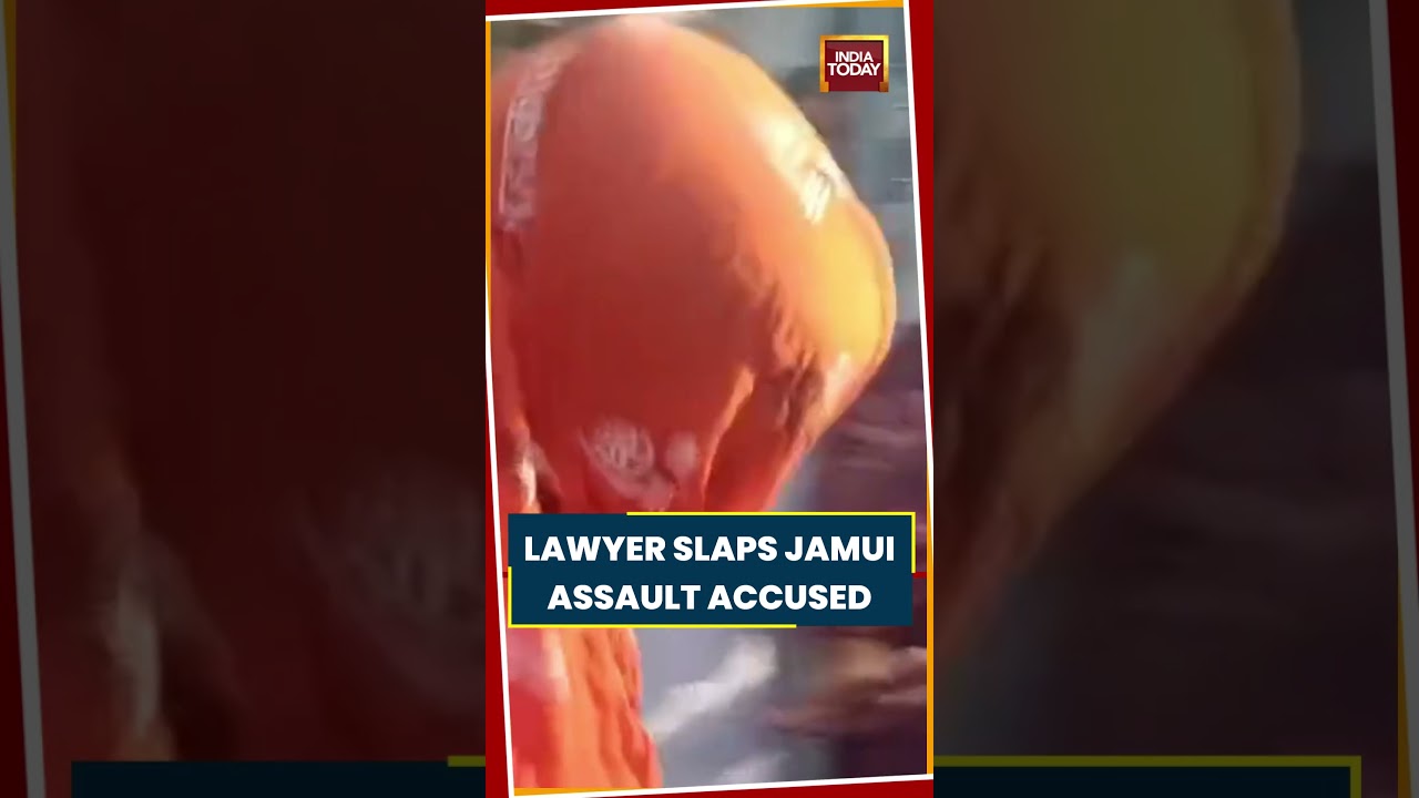 Jamui Case: Lawyer Slaps Accused Har&eacute; Ram Yadav Outside Court #jamui #bihar #viralvideo