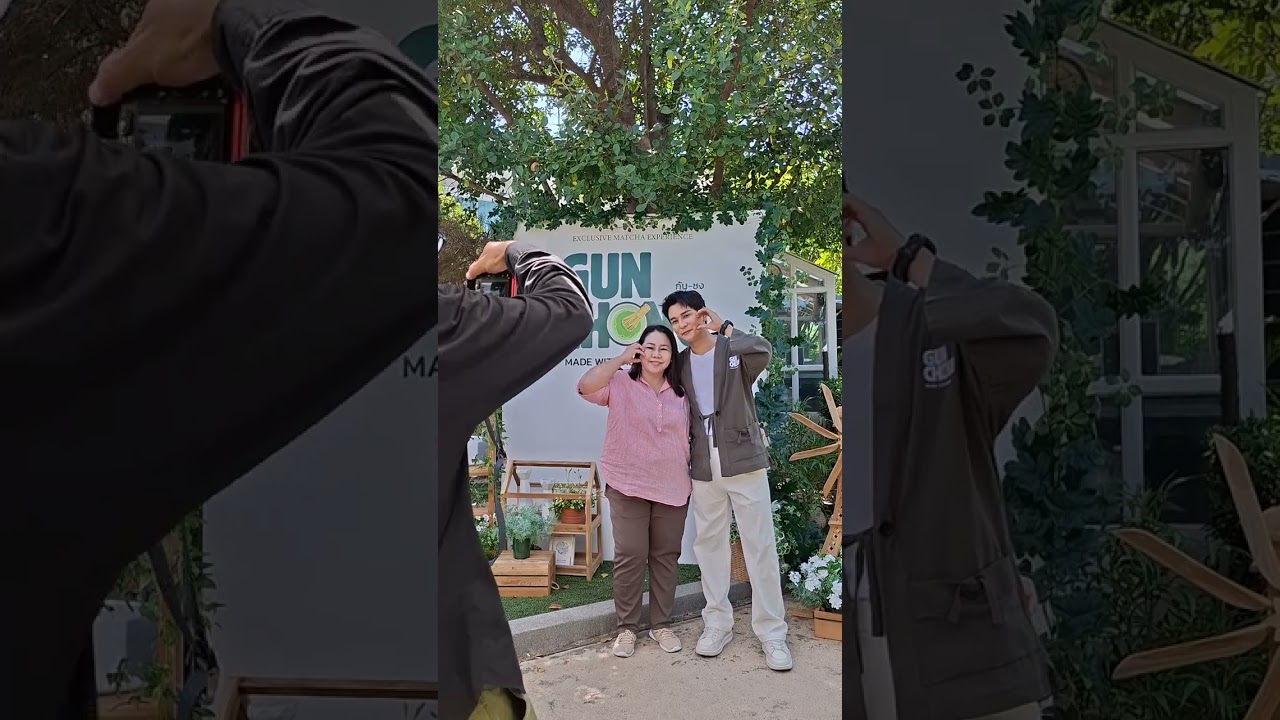 กัน นภัทร ถ่ายรูปคู่ ผู้ร่วมงาน GUN CHONG 🍵 MADE WITH HEART💙 @ บ้านอินทร์ใจเอื้อ_สุพรรณบุรี_(1-3-69)