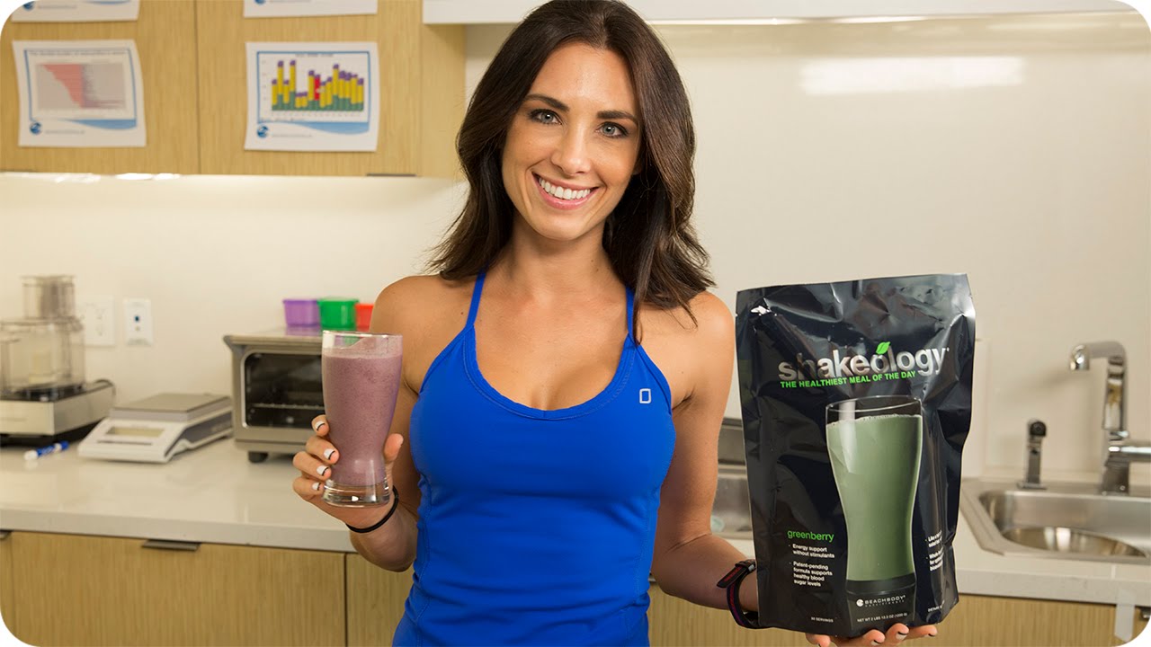 How to make a delicious GREEN SMOOTHIE&mdash;Yogo Berry Shakeology Recipe | Autumn Fitness