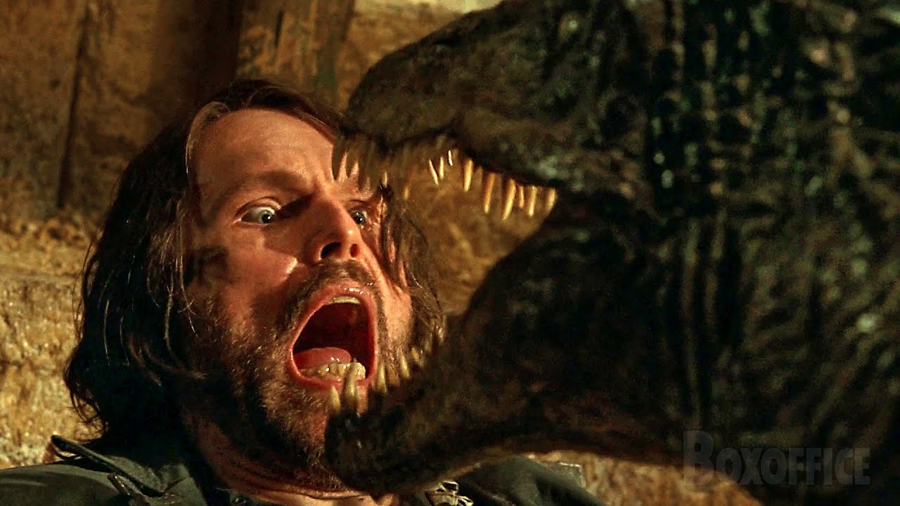 Pánico en el mercado Dino | Jurassic World: Dominio | Clip en Español