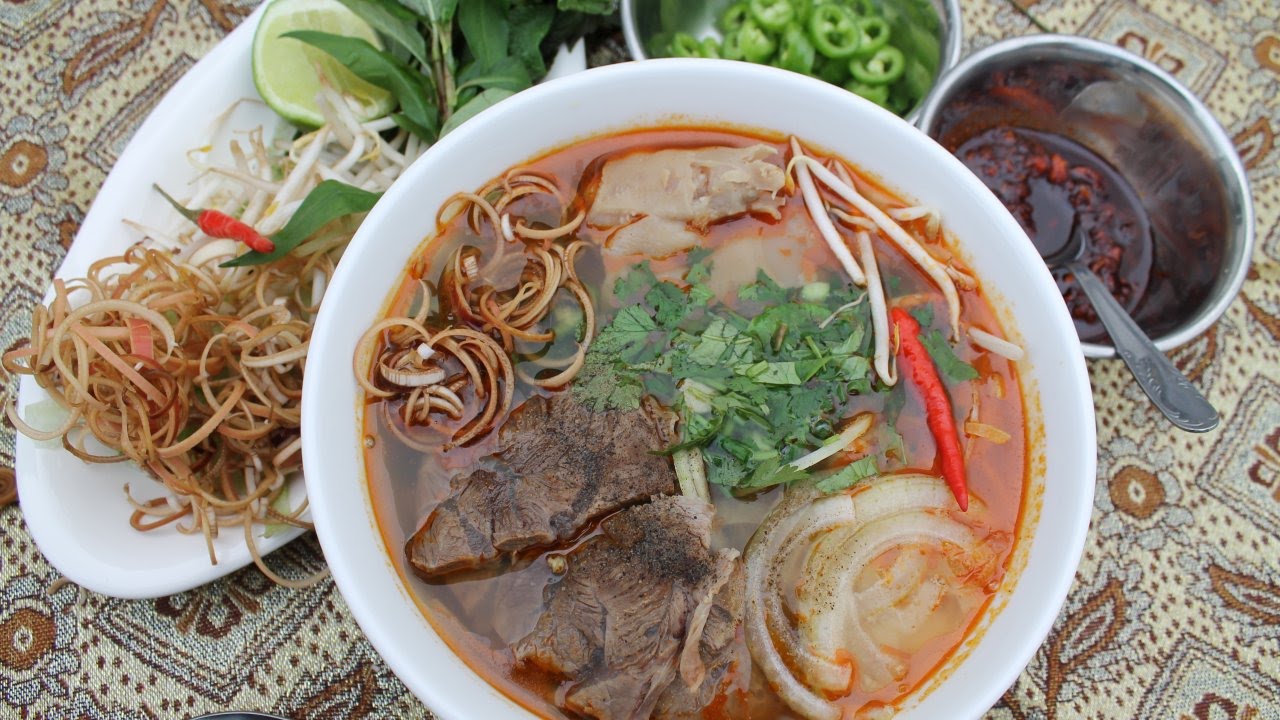 Bun Bo Huê : soupe vietnamienne aux vermicelles de riz - Cooking with Morgane