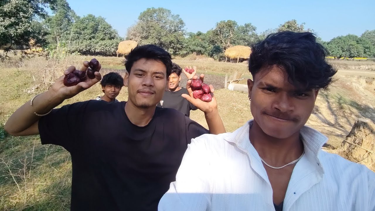 Gao ki Masti //सिंघाड़ा खालोguys 🤤//#iam saheb//#village life//#village vlog//#UP31