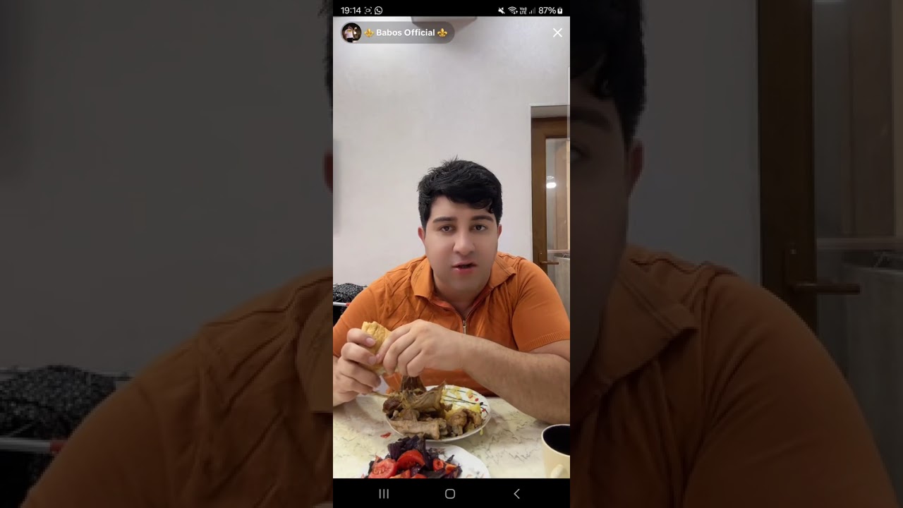 Baboş Yemek Yeyir İzleyicileri Söhbet Edir 😂😂