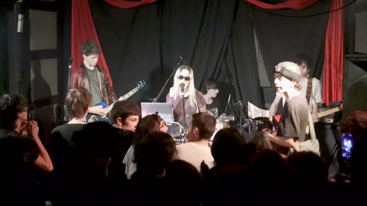 Sunlid 'This Charming Man' Vivo en el Festi DIY en Mosc&uacute; 2022.07.08