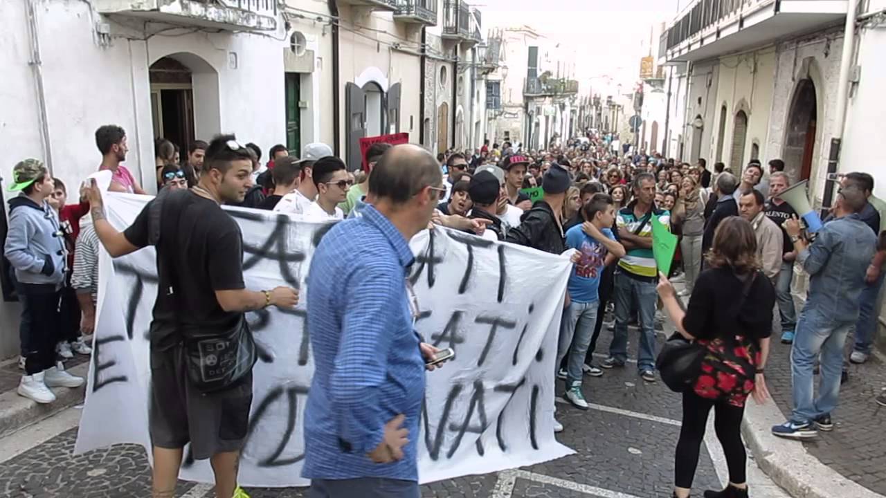 Ascoli Satriano, corteo contro aumento tassa monnezza.