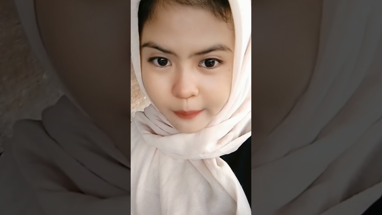 ADAB BERMEDIA SOSIAL absen 27: Munawarah 