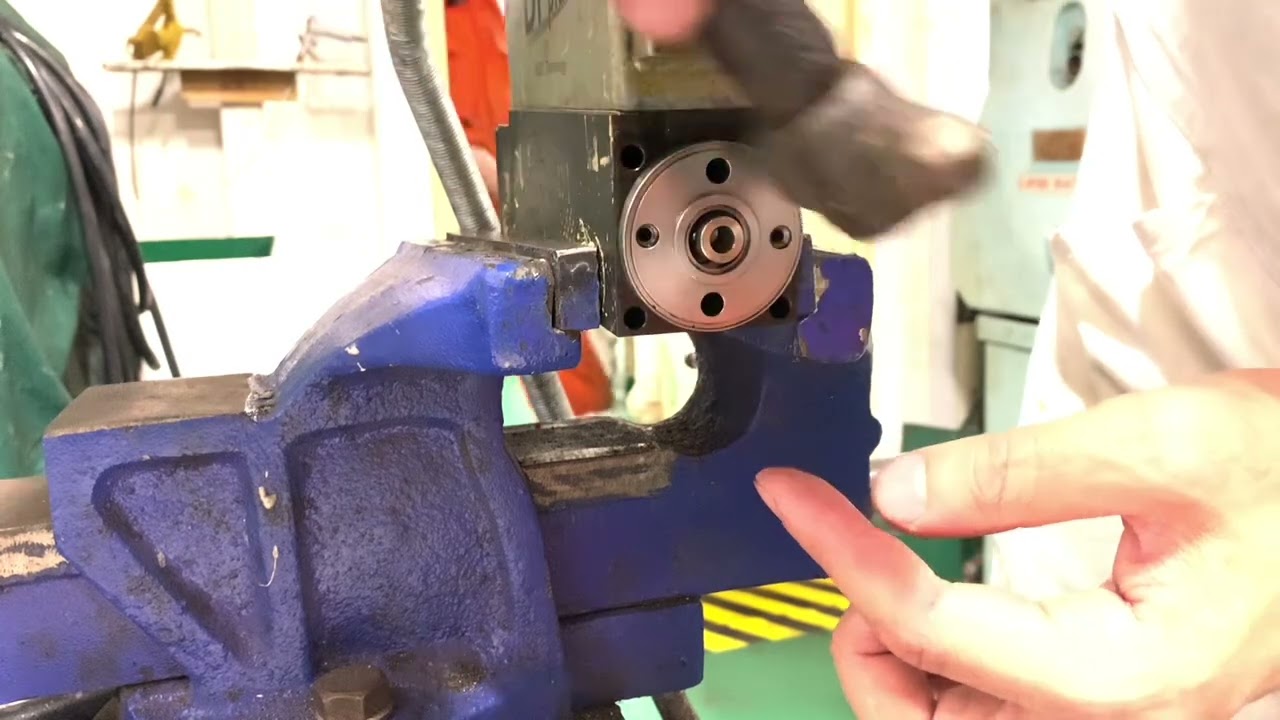 MAN ME ELFI/FIVA SPOOL/PILOT VALVE disassemble into small pieces / разбор на меленькие детали