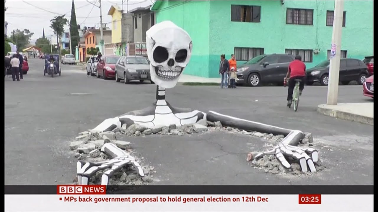 Day of the Dead: Giant skeleton 'crawls out' of Mexico street - BBC News - 30th October 2019