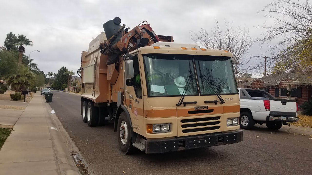 One of Phoenix's First CNG Garbage Trucks - 2010 Condor Wayne Curbtender (030063)