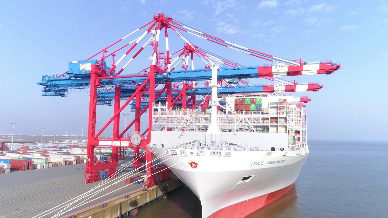 “OOCL Germany” at EUROGATE Container Terminal Wilhelmshaven