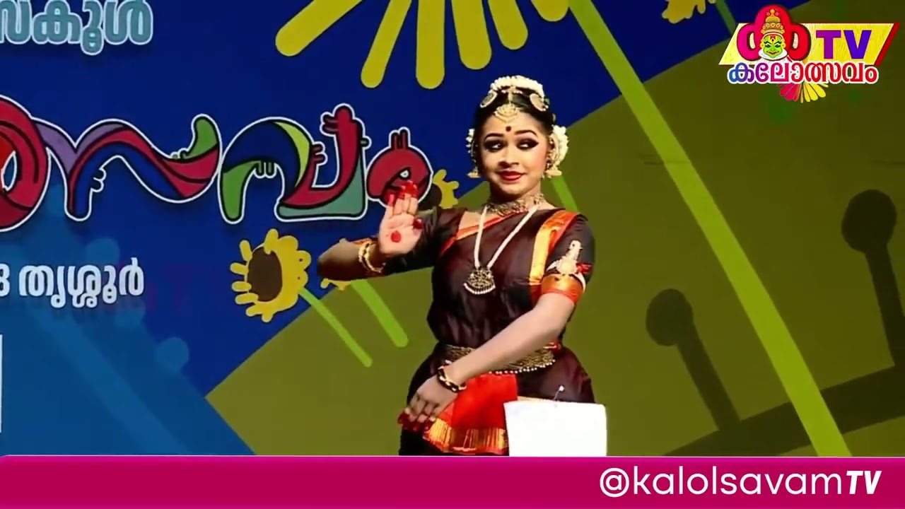 മിഴിയഴകില്‍ കാണികളെ കയ്യിലെടുത്ത് സൂര്യകാന്തിയിൽ നിറഞ്ഞാടി നർത്തകി