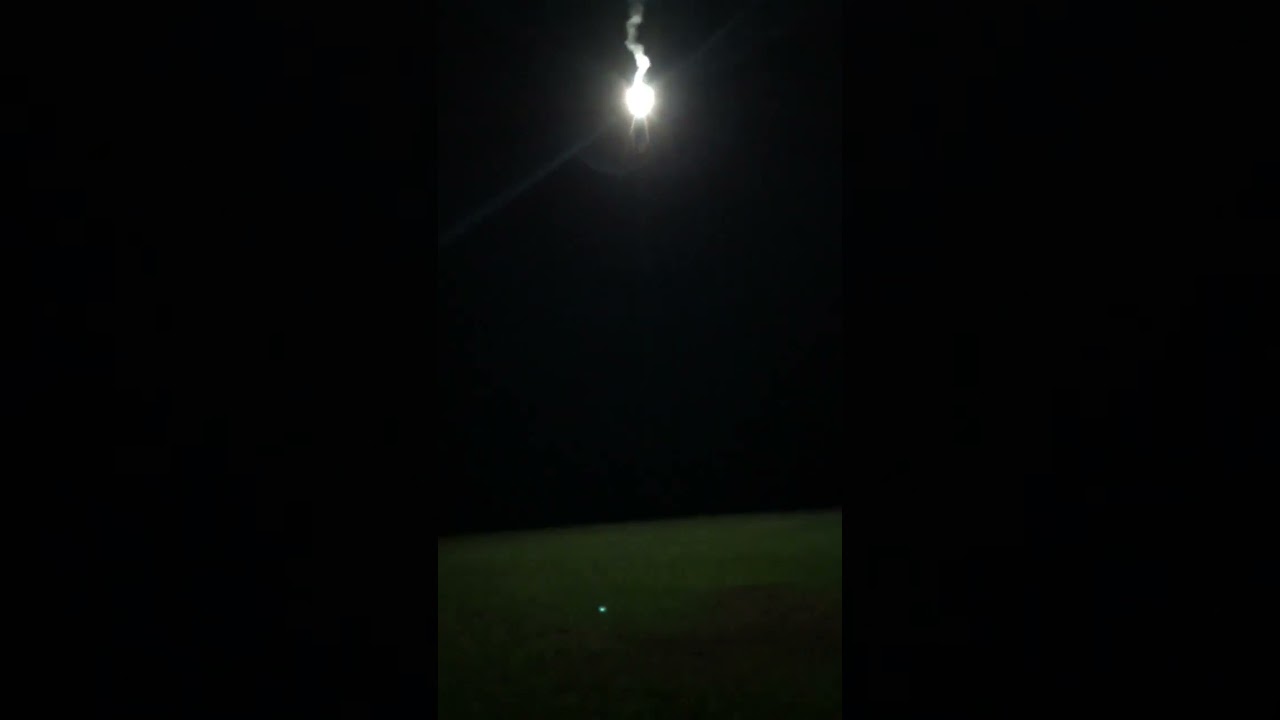 Firing off a 26.5mm white illumination parachute flare from a WWII German AC42 flare pistol (Part 1)