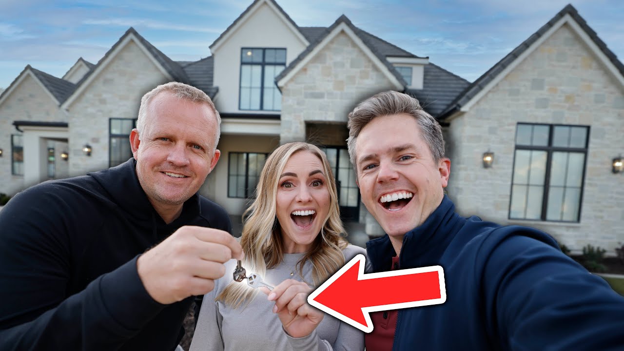 WE GOT THE KEYS TO OUR NEW HOUSE! Welcome Home!