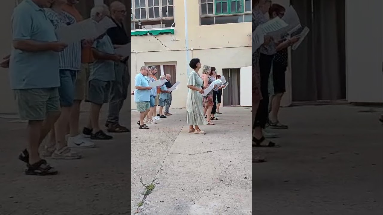 El divi. Ensayando la coral Santa Cecilia del Grao Valencia