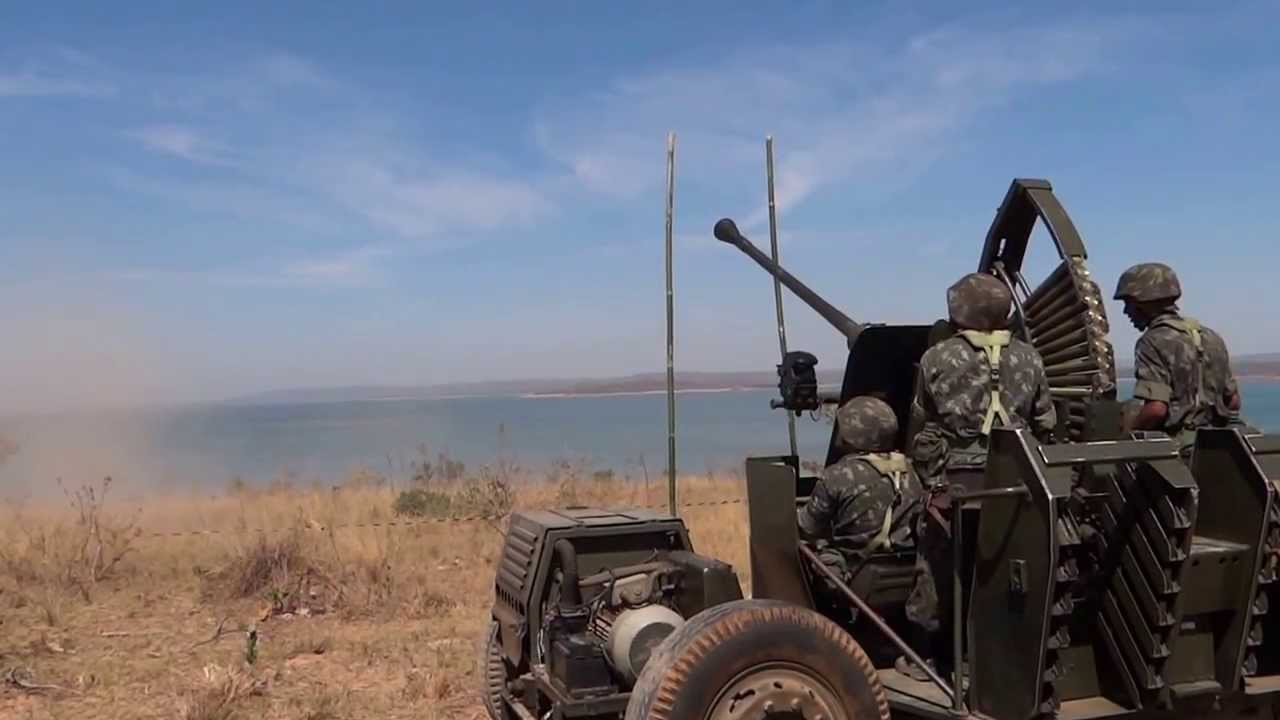 Tiro Real de Canhão Bofors 40mm