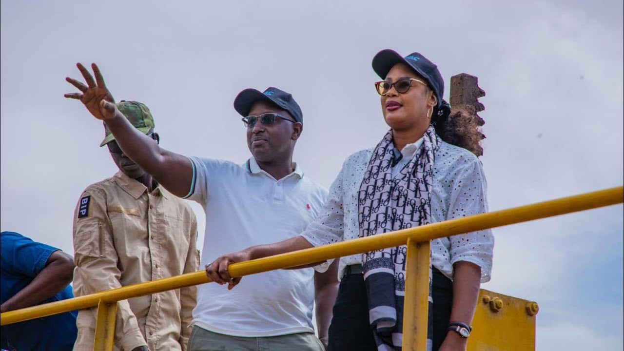 Visite officielle du ministre, Dr. Cheikh T. Dièye, dans la zone du Lac de Guiers et ses environs.