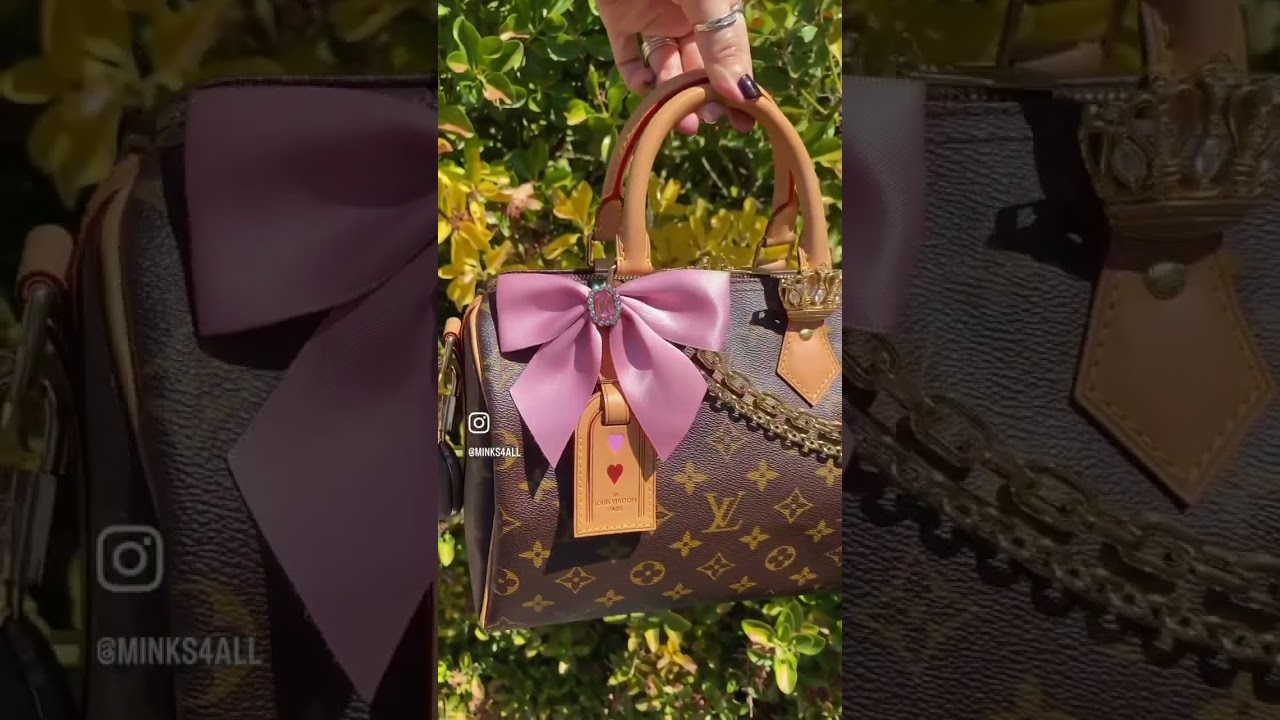 Bag charm trend? Count me in! 🙌🏻 #louisvuitton #speedy25b #handbaglover
