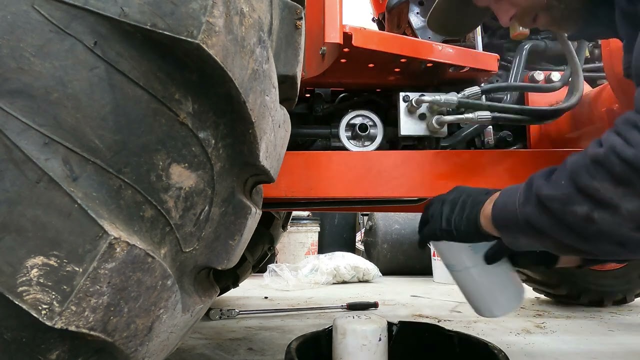 Сервисное обслуживание трансмиссии KUBOTA L4701