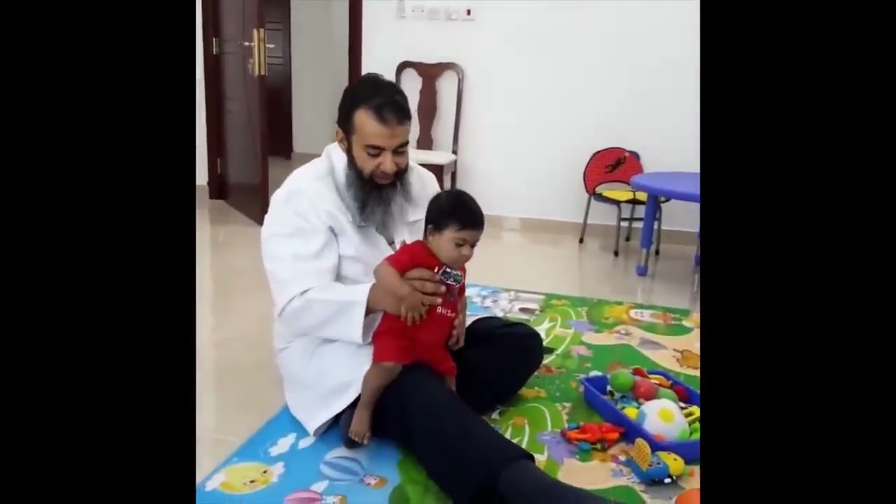 تعليم التقلب والزحف والحبو #متلازمة داون #اسامة مدبولي teach child down syndrome rolling Crawling