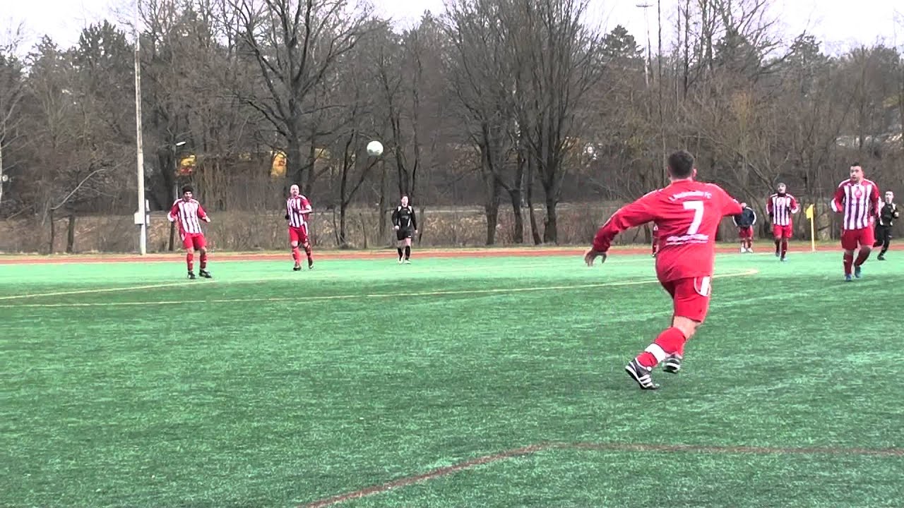 Brutales Foul beim Fussballspiel Foul wie Guerrero