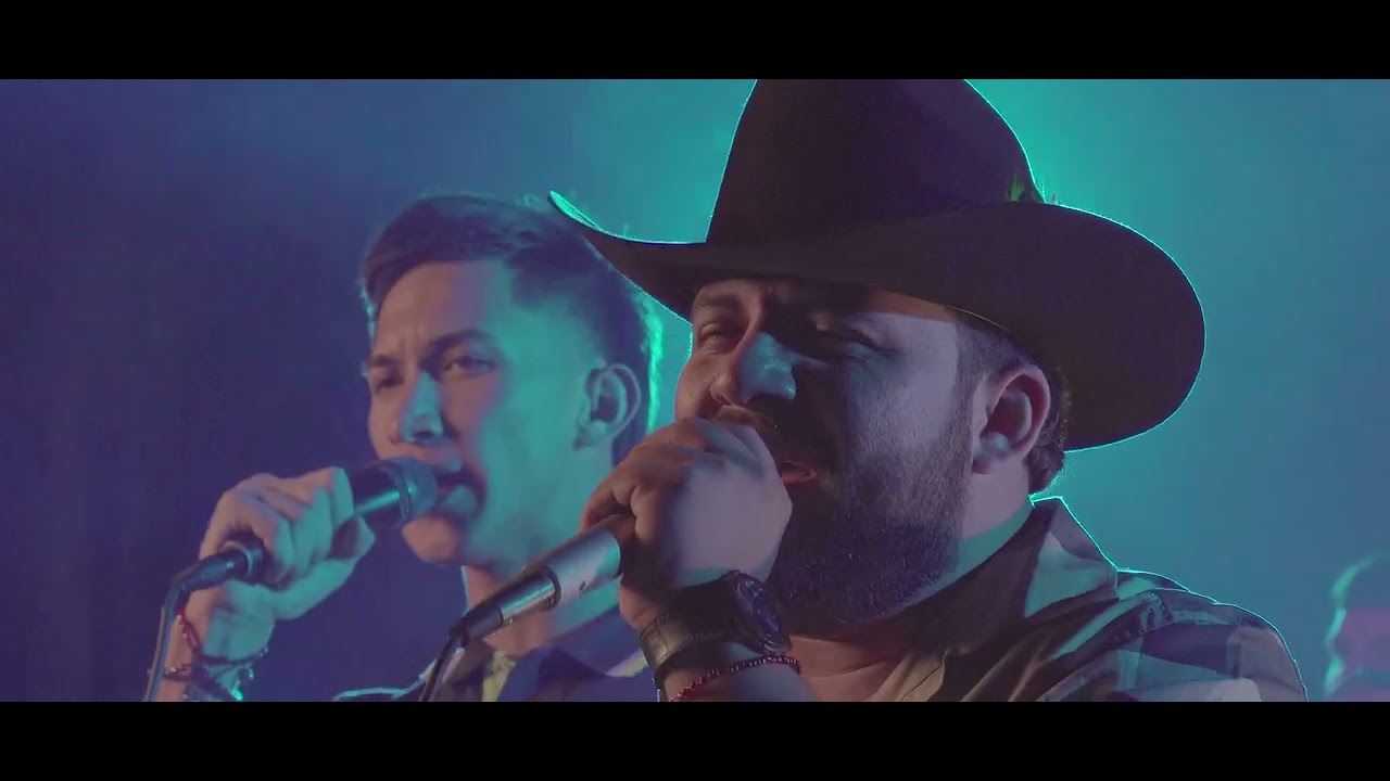 Al Mismo Nivel - Luis R Conriquez x La Banda Del Charko [En Vivo 2021]