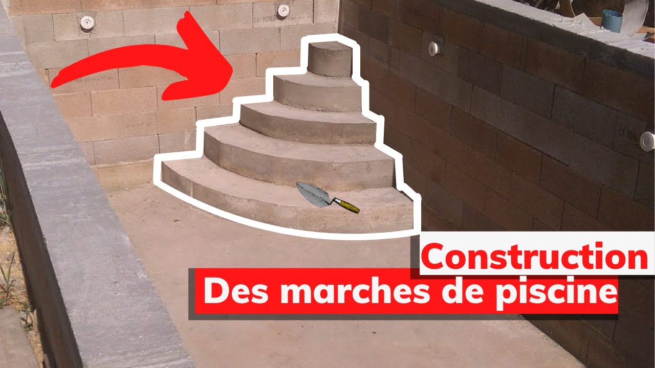 On construit les marches de la piscine (Piscine béton)