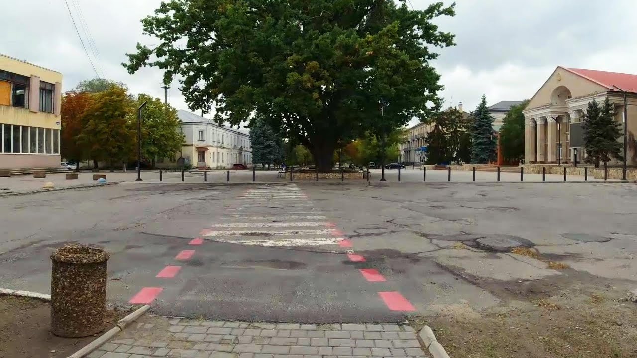 Каховка 1 октября 2025 года. Херсонская область. Прохладно, дожди.13-14 часов, время съемки