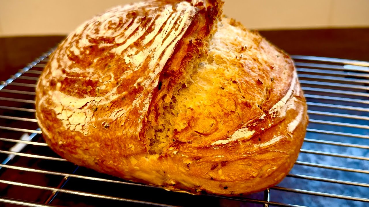 Terapie pentru suflet! Pâine cu maia naturală cu chimen și negrilică.