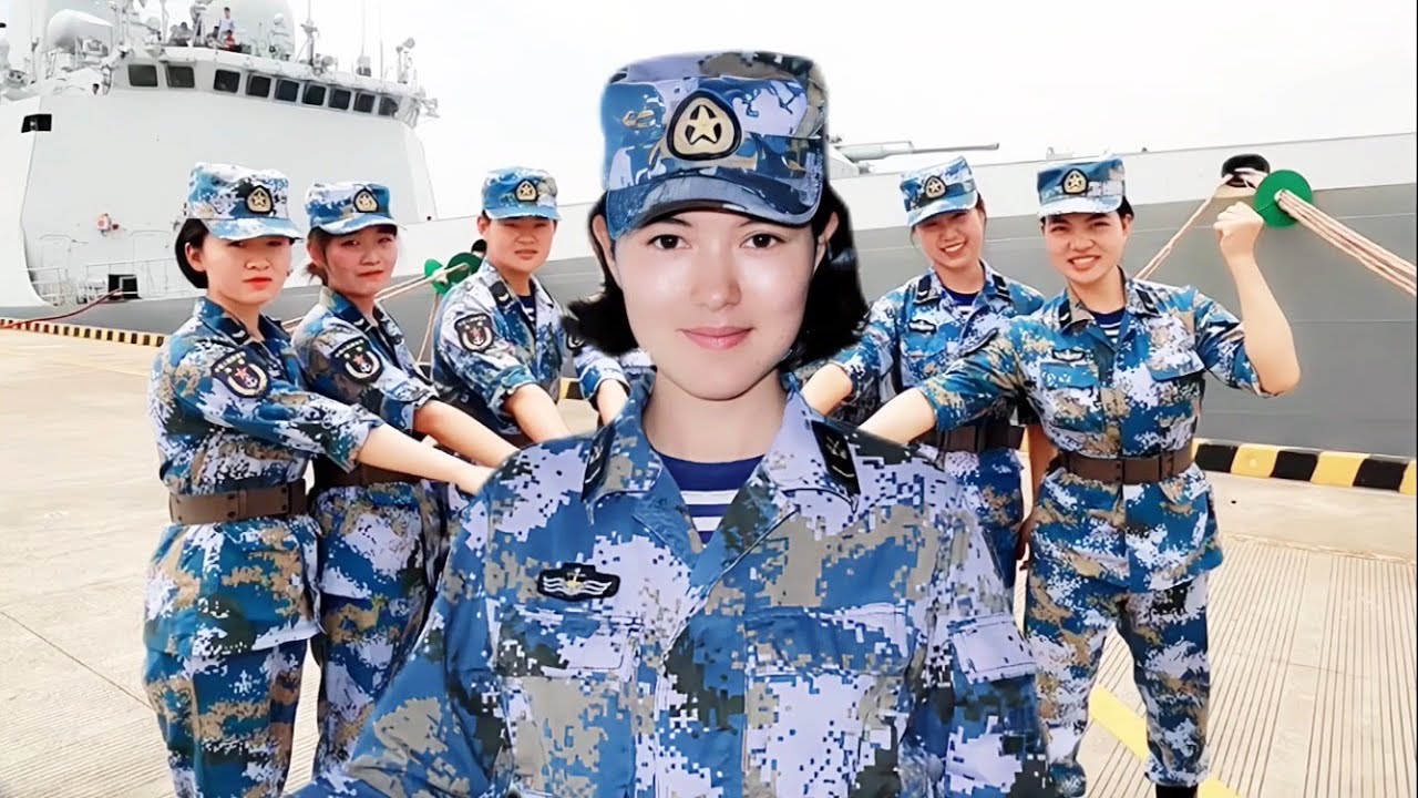 新疆姑娘國外逛街，拿出證件驚呆老外，談論中國她卻哭了！我是維族女兵古力，駕駛戰艦出訪26國，5次亞丁灣護航，作為中國人自豪和驕傲【ENG SUB】