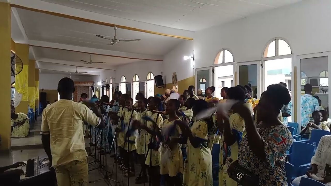 AVE MARIE STELLA PAR LA CHORALE DES ENFANTS 