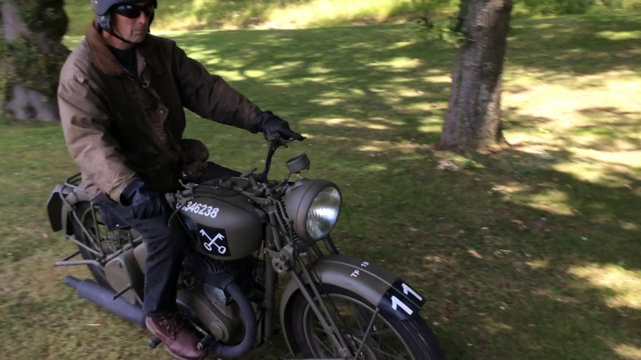STUART BRAY MOTORCYCLES -BSA WM20 1941.EARLY STYLE BSA IN KHAKI NO 3 PAINT.