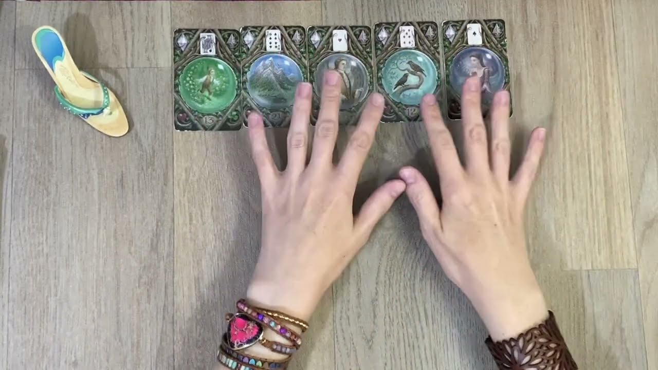 SIN COMUNICACIÓN… ¿PIENSA EN TI? ¿TE EXTRAÑA? 💭 TAROT