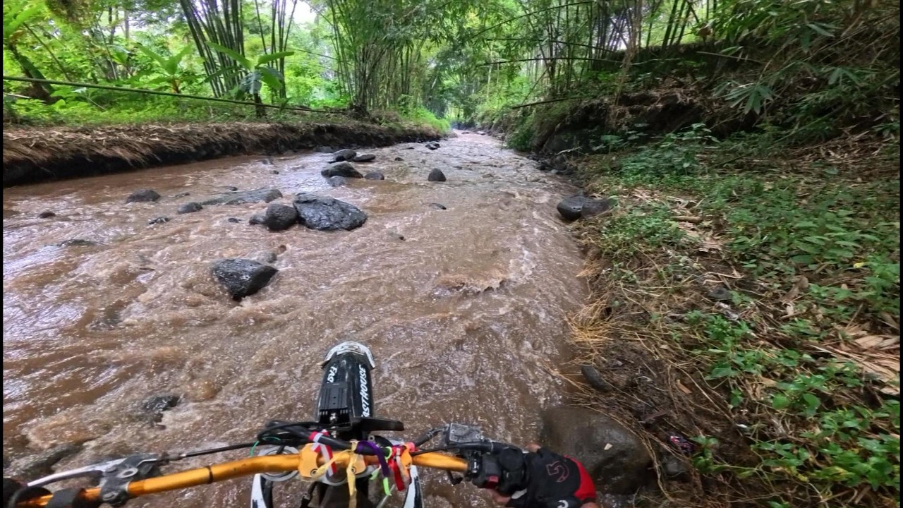 NGABUBURIDE . JELAJAH SUNGAI PUTUK 