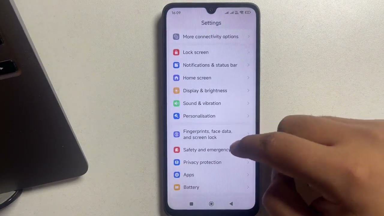 Включение/выключение режима &laquo;Солнечный свет&raquo; на Redmi 14C