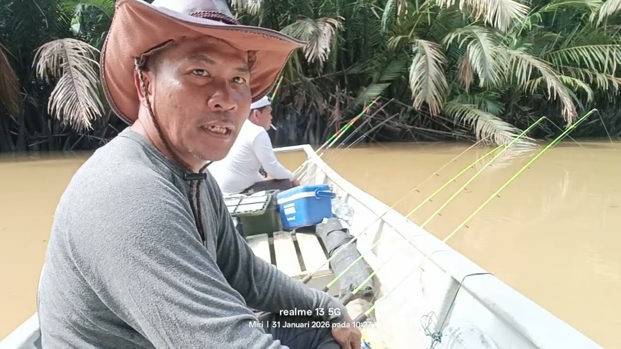 Aktiviti mamacing udang galah sungai sebuti Bekenu//