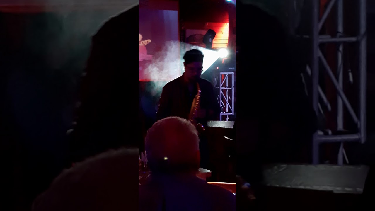 Solo Alto Sax - Mil Horas.
