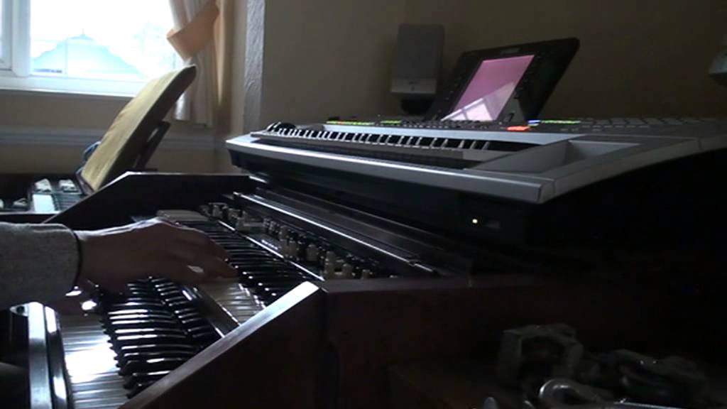 Adrian Rose Hammond C3 Leslie 122RV and yamaha tyros.Watch what Happens.