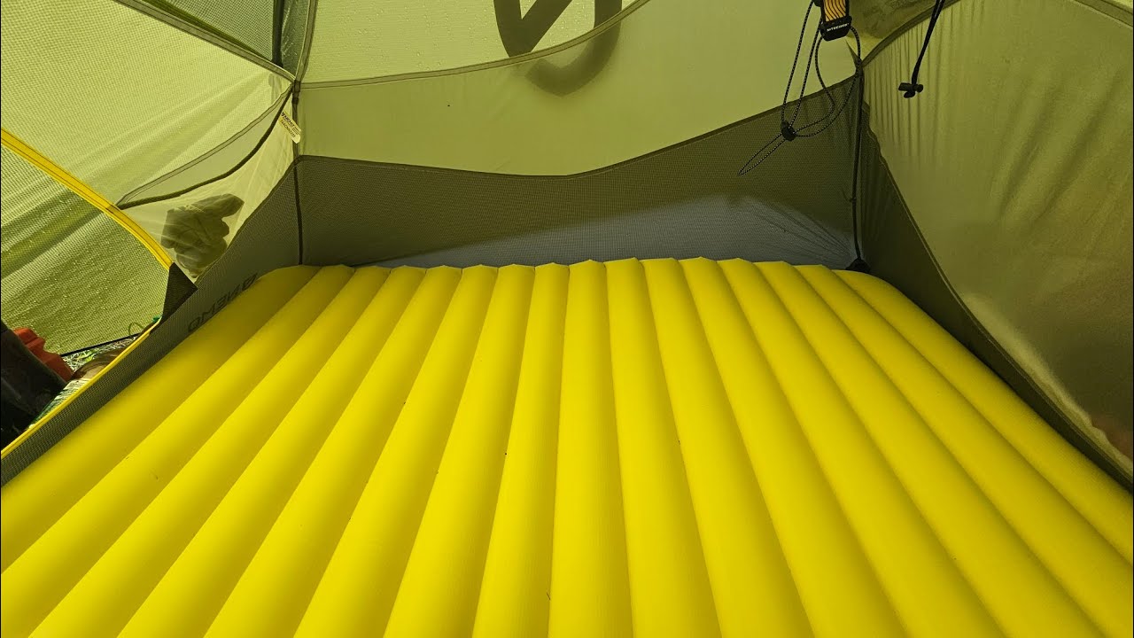 Королівське ложе у  наметі або огляд надувного килимка Big Agnes Divide Insulated Double Wide