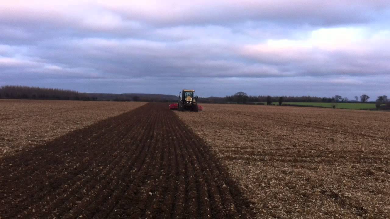 Challenger with Vaderstad Rexius Twin