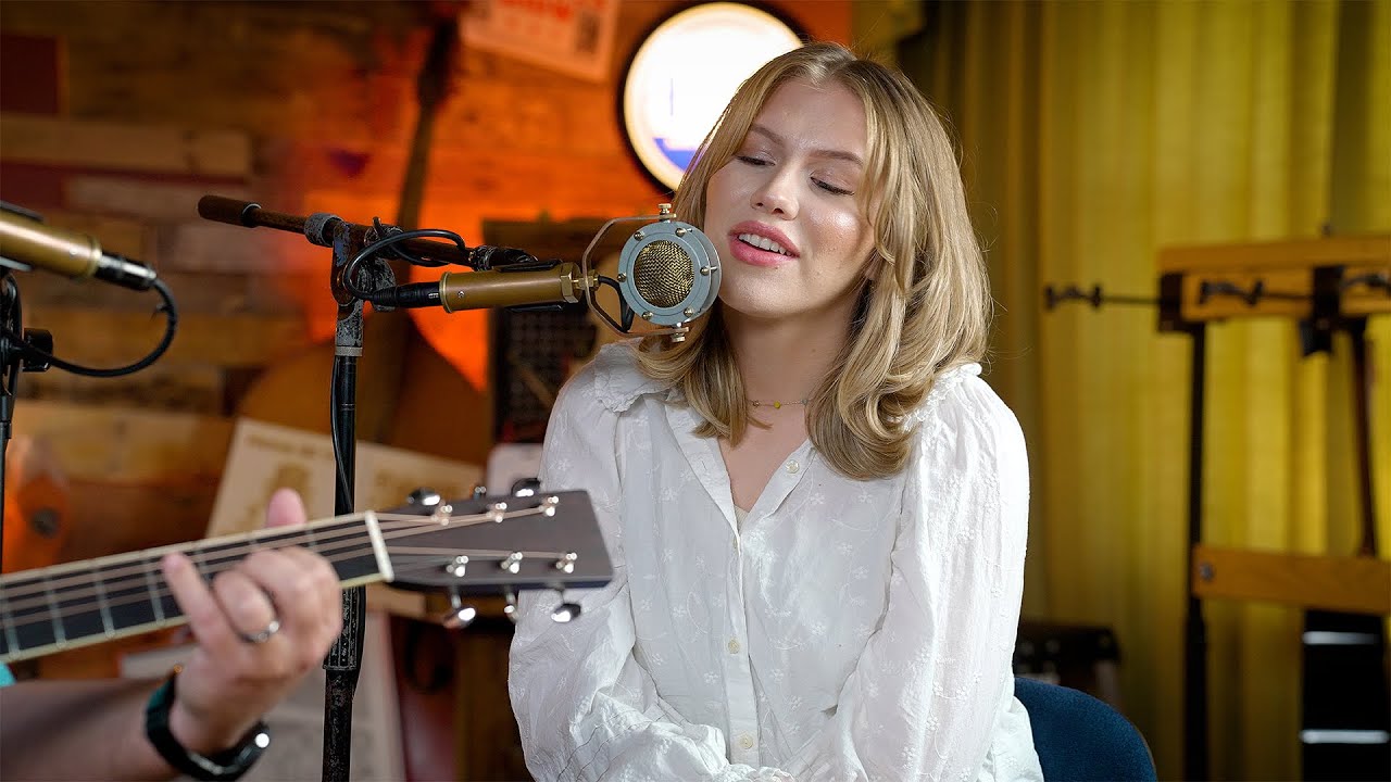 Кавер на песню Шании Твейн «You're Still The One» — Ханна Харпер | The Acoustic Shoppe
