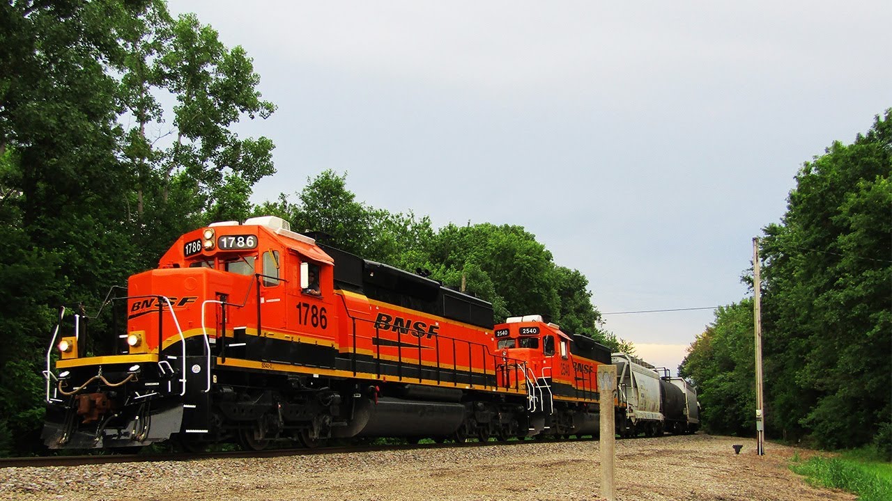6/26/18 - EMD SD40-2 & GP39-3 lead northbound BNSF local