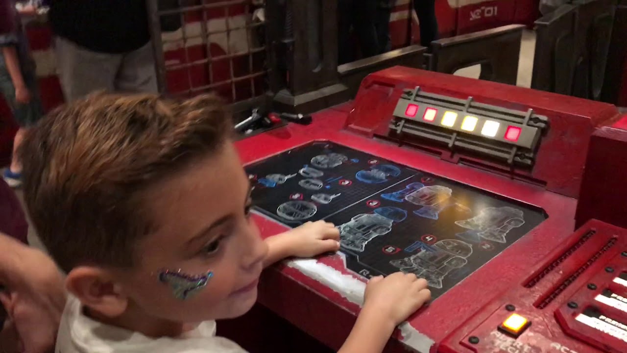 Building R2D2 at Droid Depot