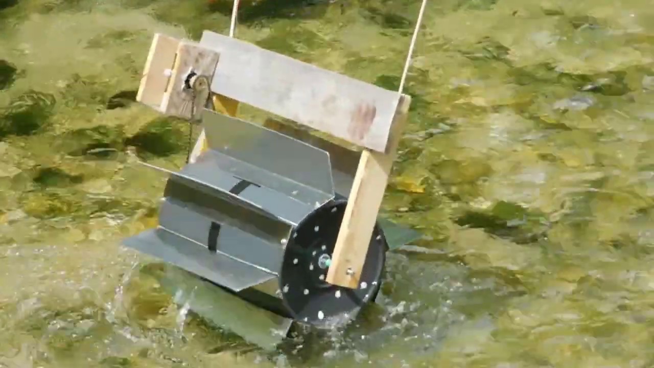 Wasserrad Test Schwimmkörper und Wasserrad vereint