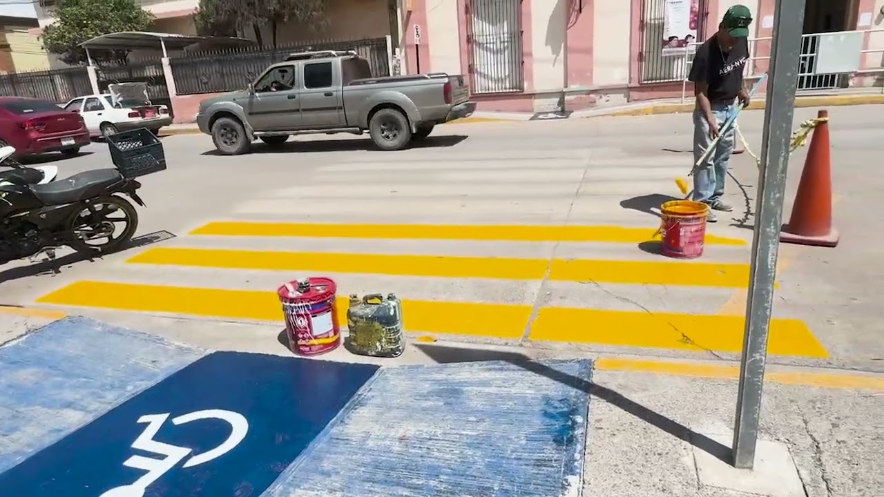 CONTINÚA PINTADO DE SEÑALÉTICA Y REDUCTORES DE VELOCIDAD EN CD. FDZ.