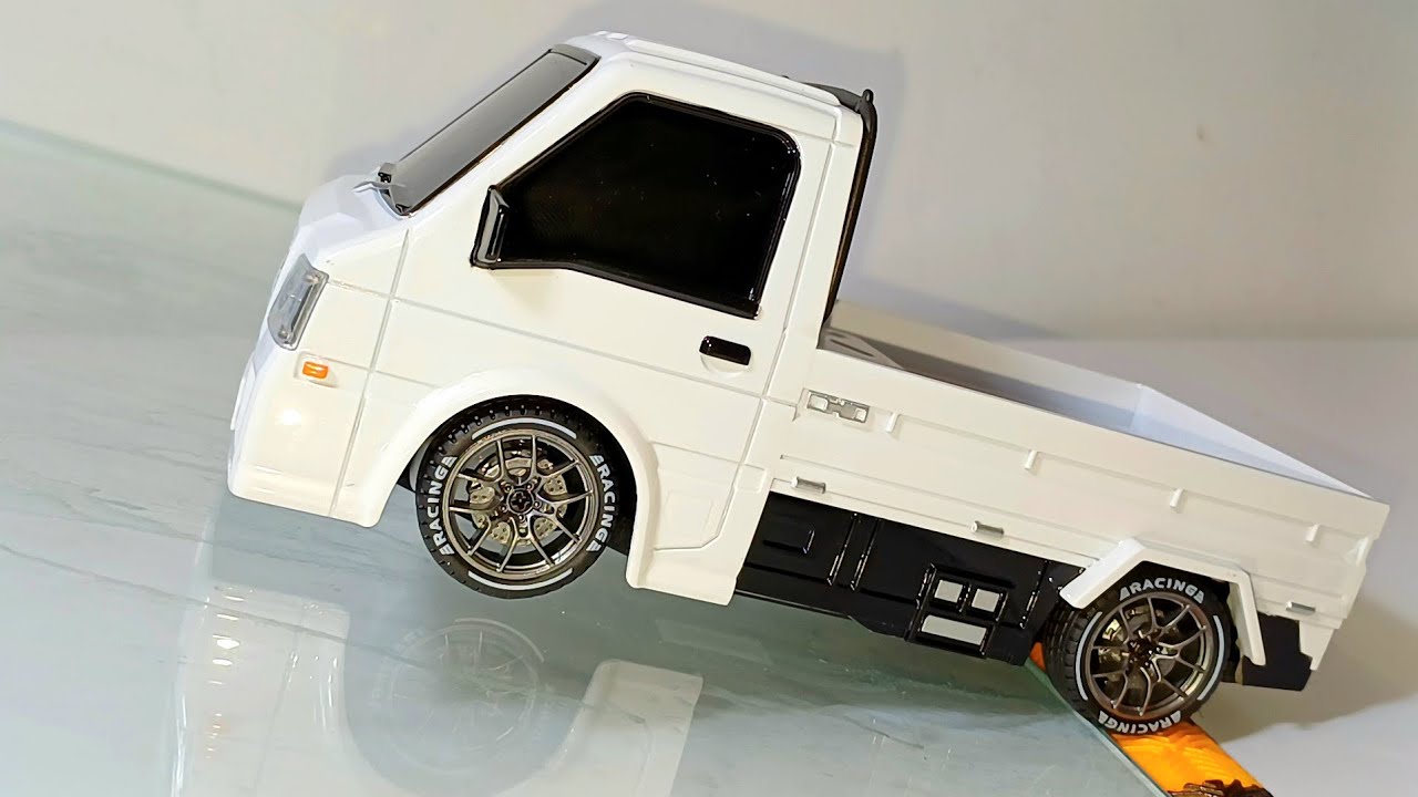 RC 4x4 Truck Climbs Glass Slope Test – Insane Grip & Power!