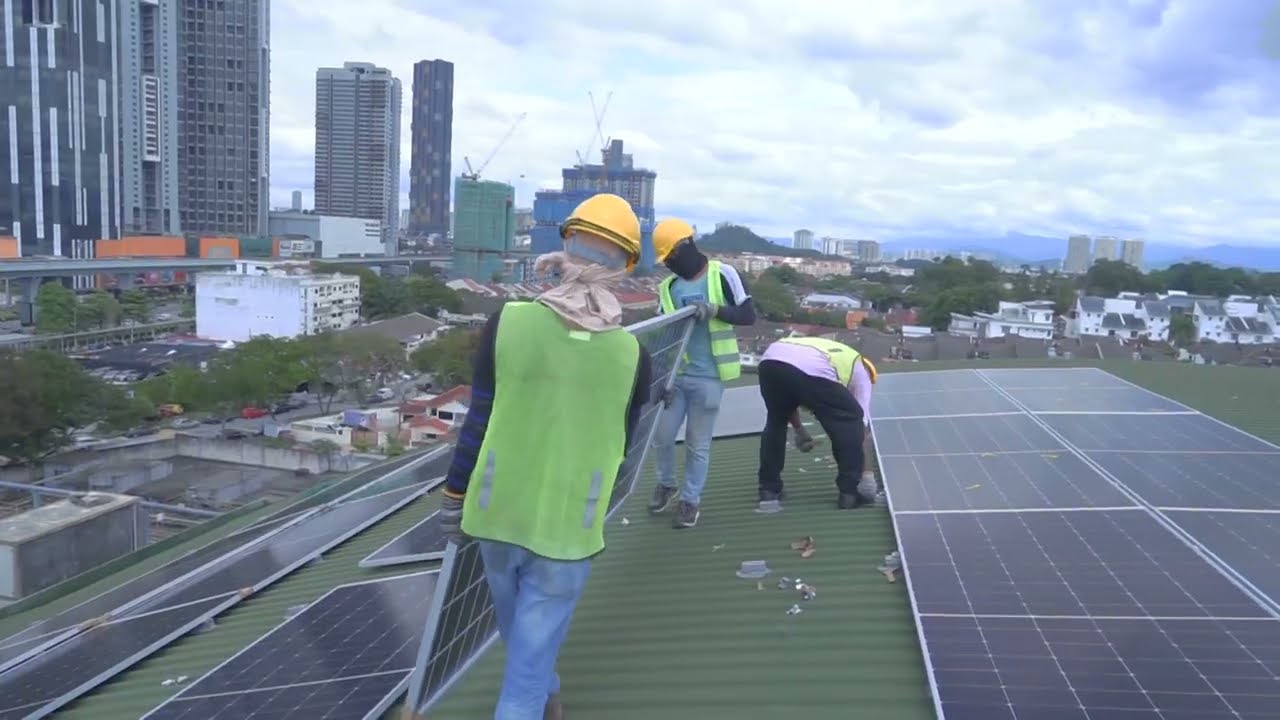 Cheras LeisureMall rolled out its new solar energy project