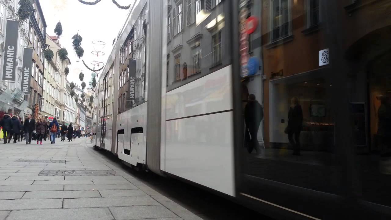 Трамваи (Stra&szlig;enbahnen) в Австрии в центре города Грац