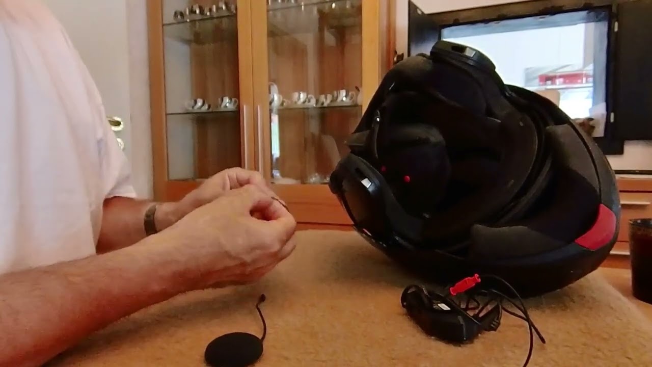 Einbau eines SENA Spider RT1 in einen BMW EVO 6 Systemhelm